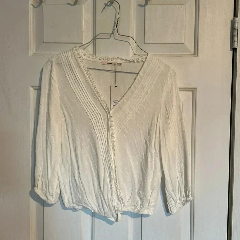 NWT Mi Ami XS White Top from Francesca’s